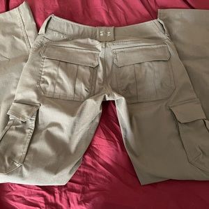 Under armour storm cargo sz 2. tan